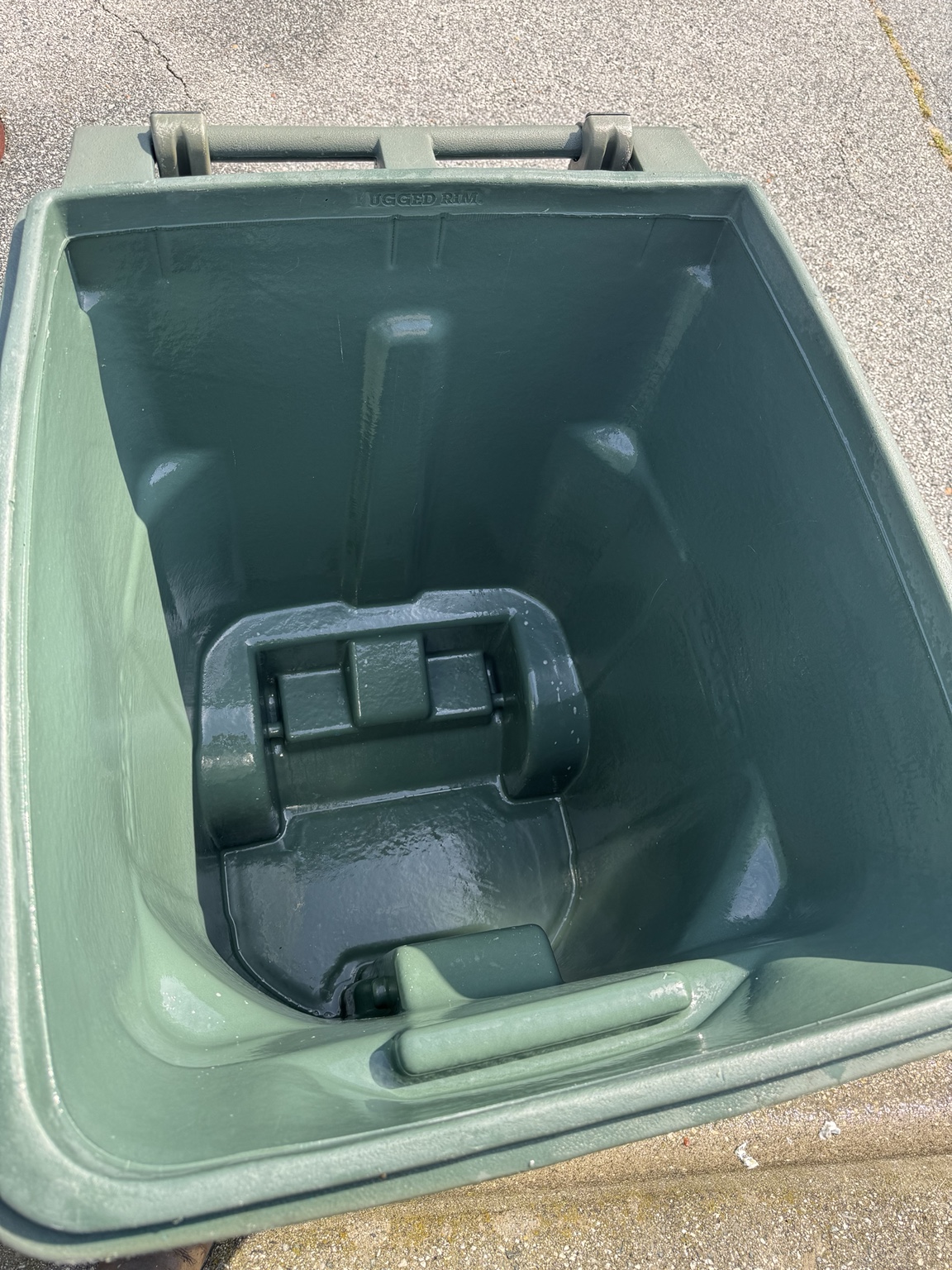 Clean trash bin after professional cleaning